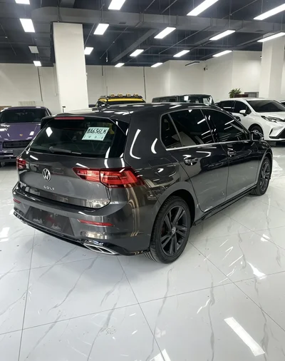 Фото 4 Volkswagen Golf R-Line