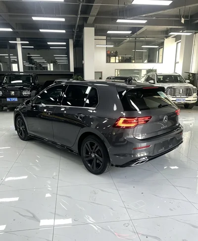 Фото 6 Volkswagen Golf R-Line